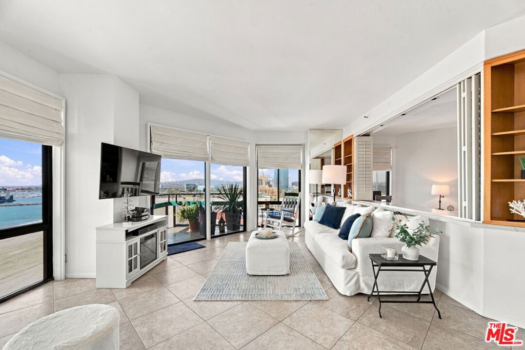 1310 E Ocean Boulevard 1005
