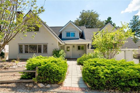 Photo of 27535 St Bernard Lane, Lake Arrowhead, CA 92352 (MLS # IG25195962)