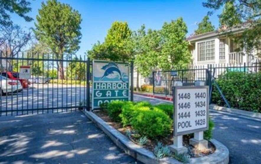 1446 Brett Place