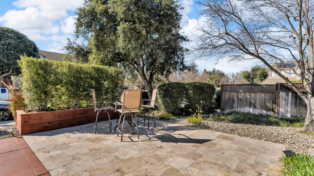 19098 Ravenswood Court