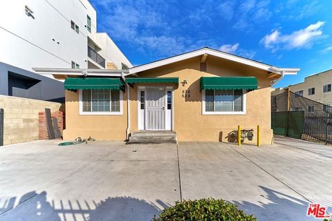 Photo of 536 N Oxford Avenue #536, Los Angeles, CA 90004 (MLS # 25622393)