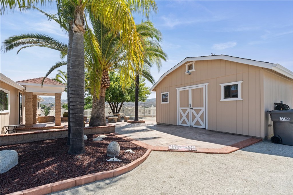 22635 Juniper Flats