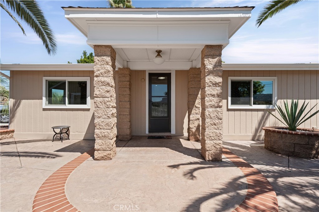 22635 Juniper Flats