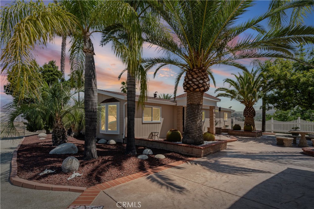 22635 Juniper Flats