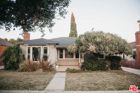Photo of 3016 Oakhurst Avenue, Los Angeles, CA 90034 (MLS # 26862947)
