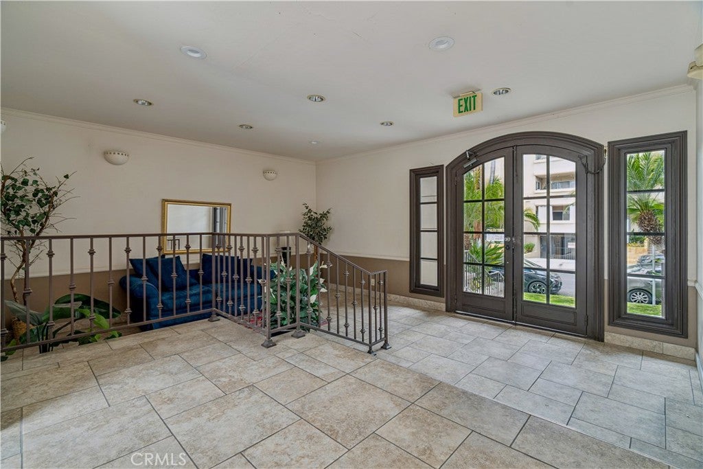 4637 Willis Avenue 306