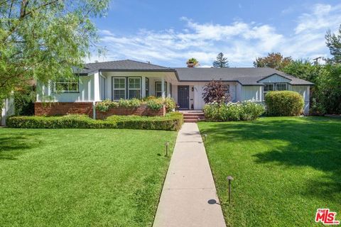 4922 Hayvenhurst Avenue Encino CA 91436