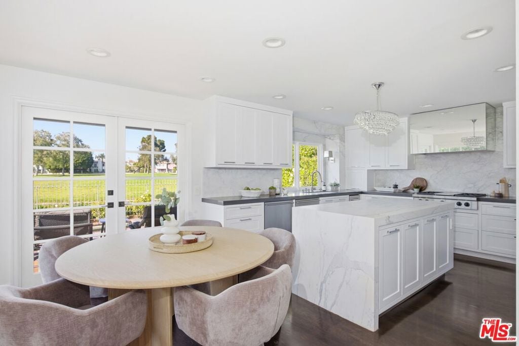 19382 Woodlands Drive, Huntington Beach CA 92648 - Photo 8