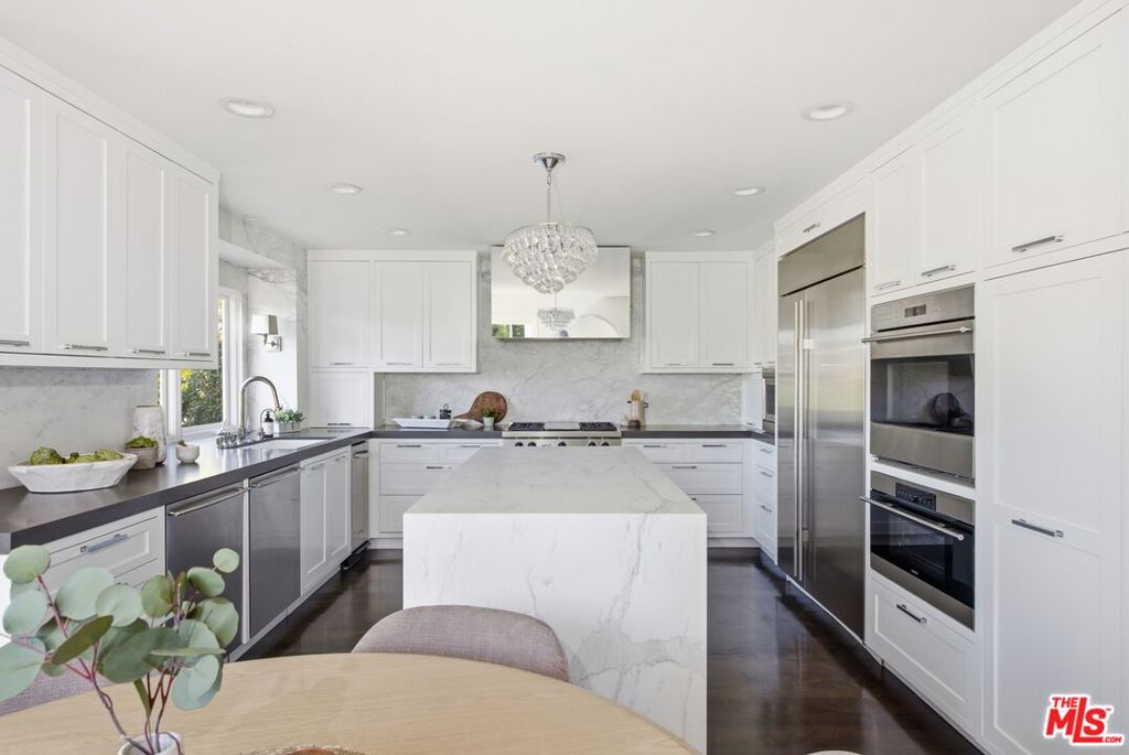 19382 Woodlands Drive, Huntington Beach CA 92648 - Photo 9