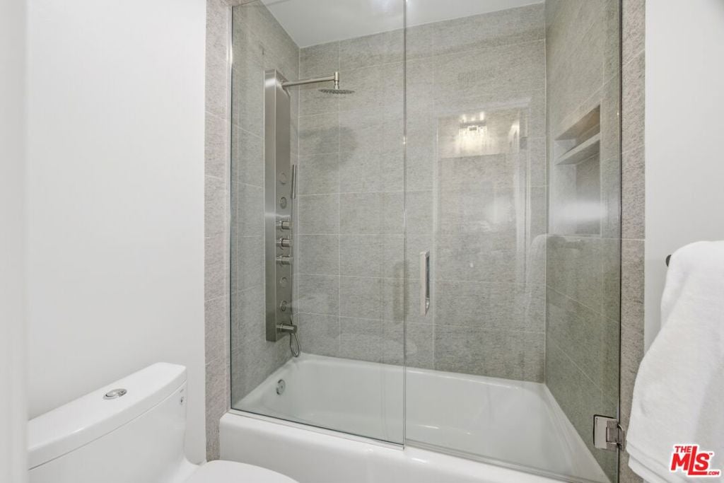 19382 Woodlands Drive, Huntington Beach CA 92648 - Photo 40