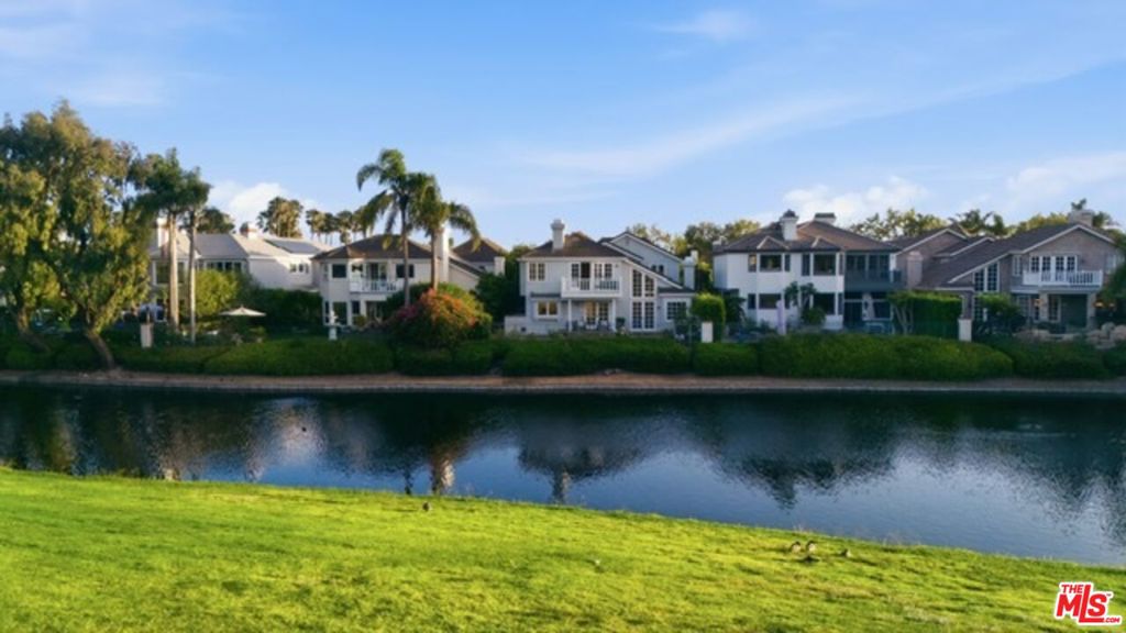 19382 Woodlands Drive, Huntington Beach CA 92648 - Photo 48