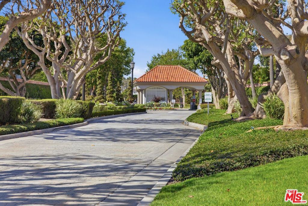 19382 Woodlands Drive, Huntington Beach CA 92648 - Photo 52