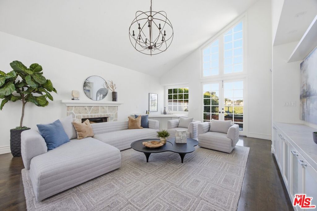 19382 Woodlands Drive, Huntington Beach CA 92648 - Photo 15
