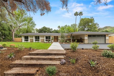 Photo of 26418 Sand Canyon Road, Canyon Country, CA 91387 (MLS # SR26071921)