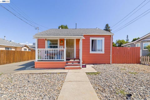 Photo of 24024 Park St. ST, Hayward, CA 94541 (MLS # 41147769)