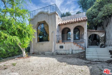 Photo of 1570 Sanborn Avenue, Los Angeles, CA 90027 (MLS # 26670973)