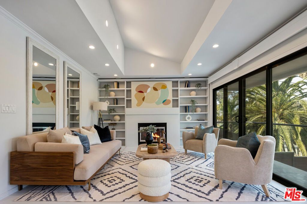 Photo of 386 Entrada Drive, Santa Monica, CA 90402 (MLS # 25500649)