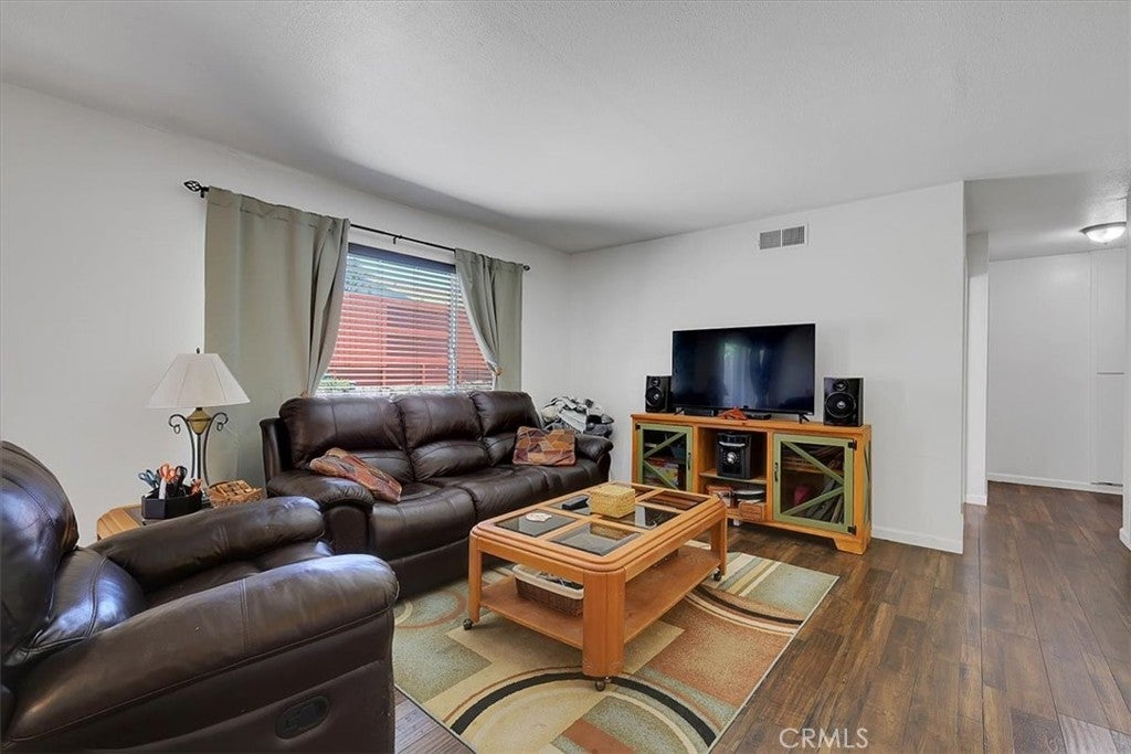 7048 Kilkenny Dr