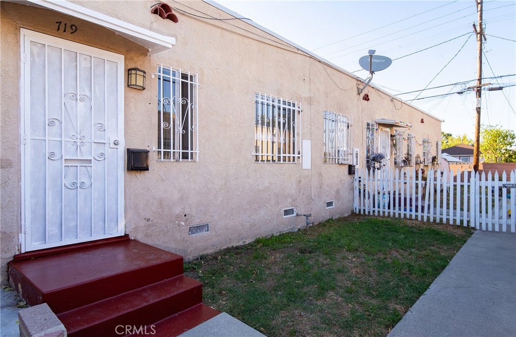 719 E Imperial Highway