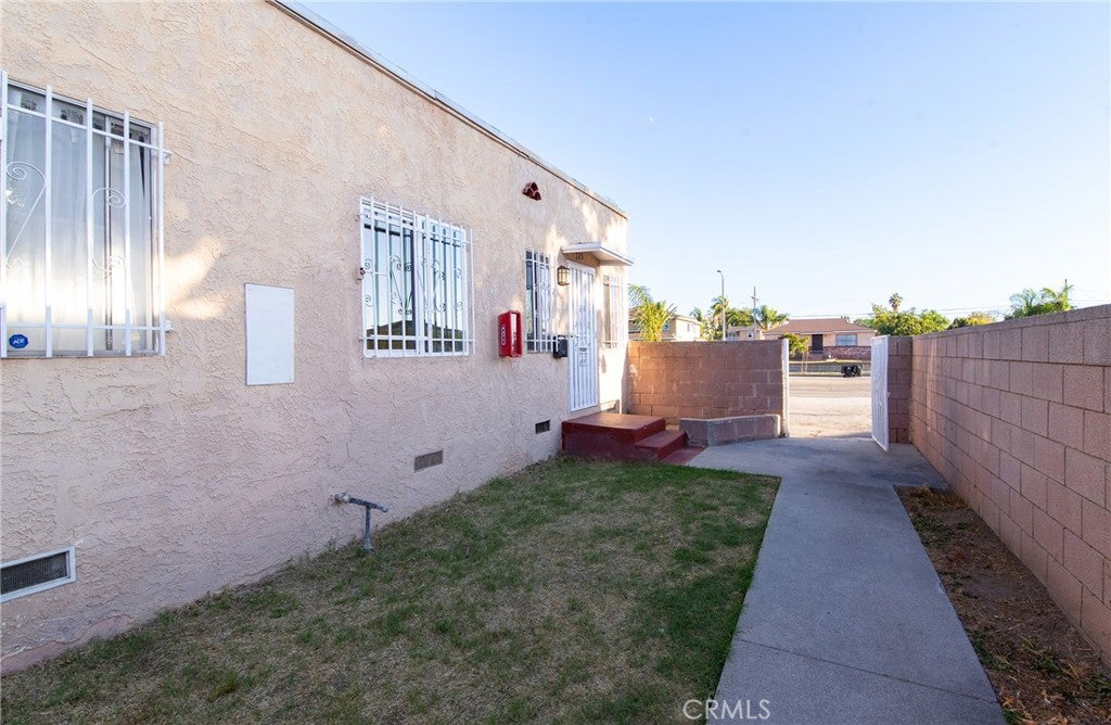 719 E Imperial Highway