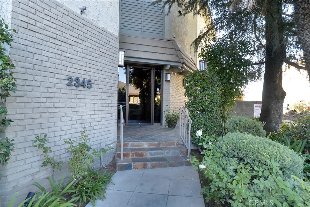 2345 Roscomare Road 302