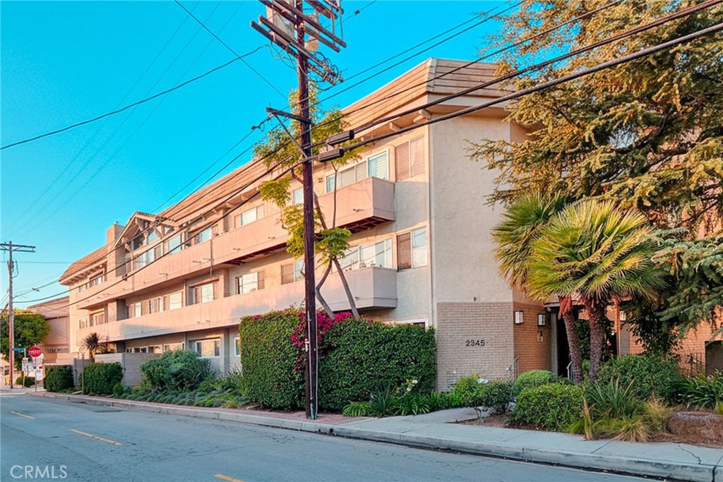 2345 Roscomare Road 302