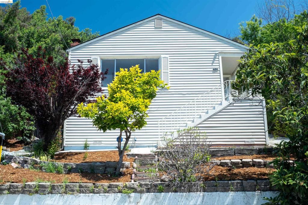 Photo of 6914 Outlook Ave, Oakland, CA 94605 (MLS # 41133030)