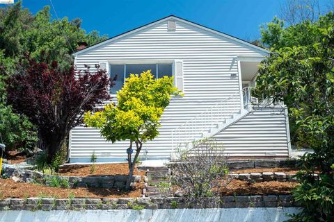 Photo of 6914 Outlook Ave, Oakland, CA 94605 (MLS # 41133030)