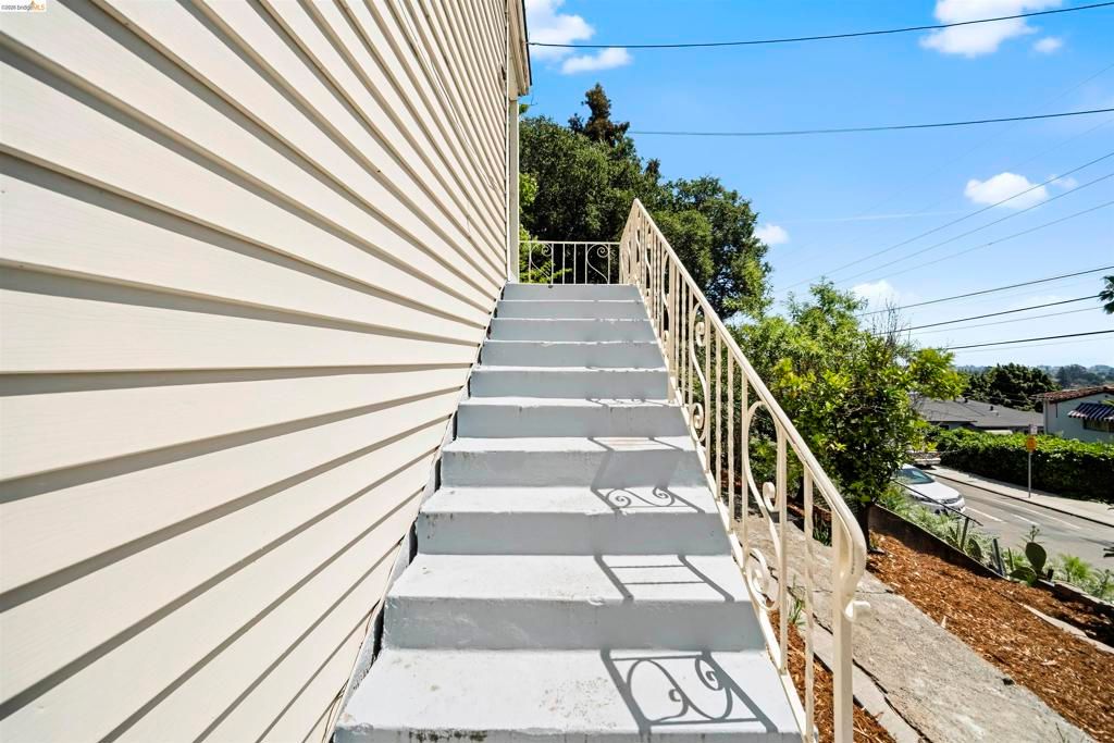 Photo of 6914 Outlook Ave, Oakland, CA 94605 (MLS # 41133030)