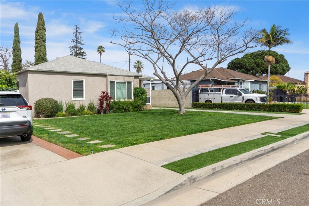 1127 Acacia