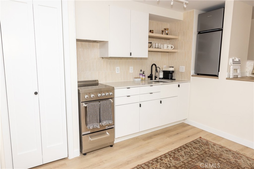 160 Avenida Florencia C