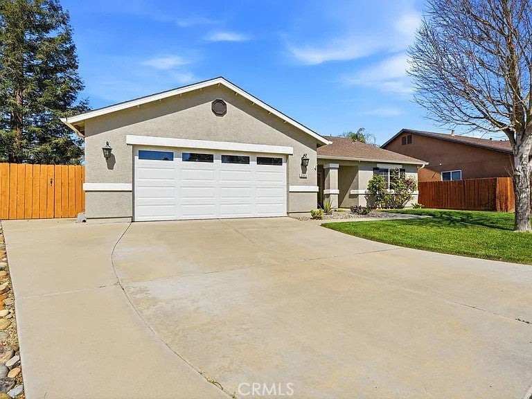 Photo of 2542 E Parkview Avenue #1, Visalia, CA 93292 (MLS # DW26193020)