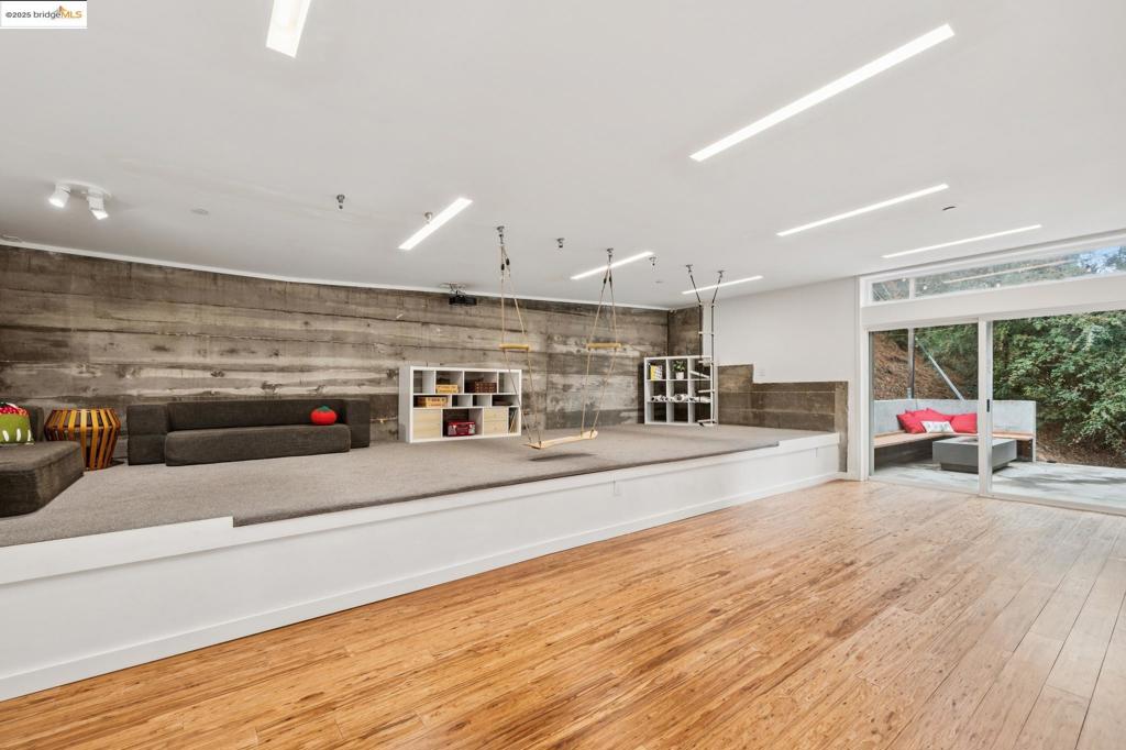 SEQUOYAH HILLS - Residential