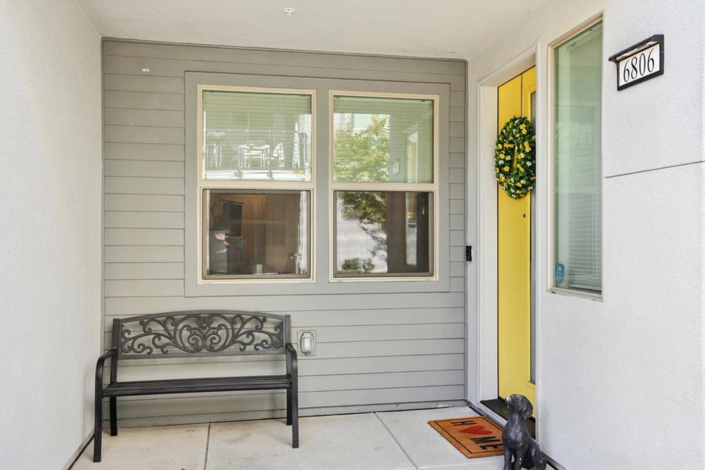 6806 Chroma Court