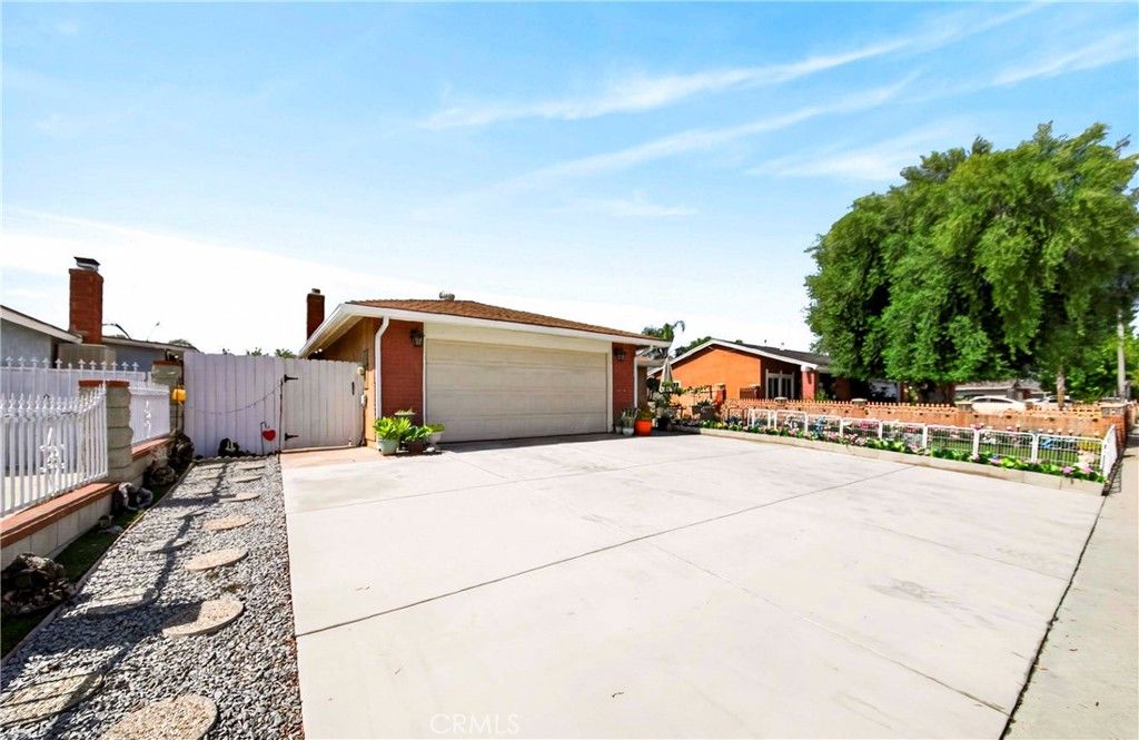 Photo of 24371 Saint James Drive, Moreno Valley, CA 92553 (MLS # AR26116917)