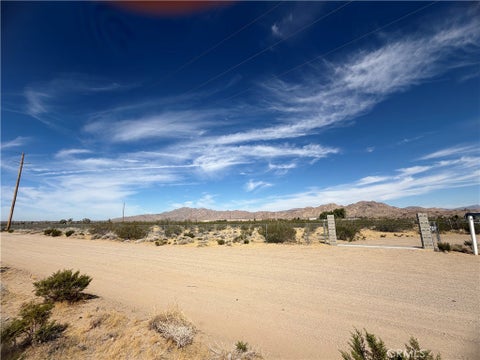 Photo of 9705 Buena Vista RD, Lucerne Valley, CA 92356 (MLS # CV26206071)