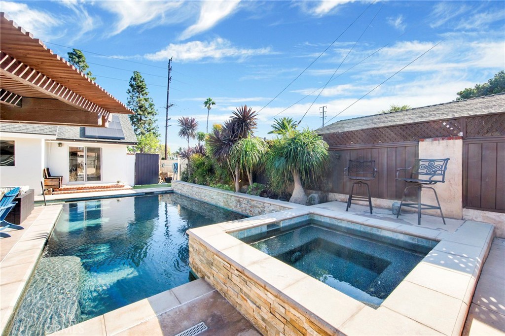 Artcraft Manor (AM) - Residential