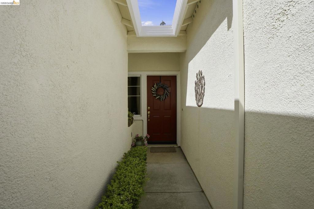481 Coronation Dr