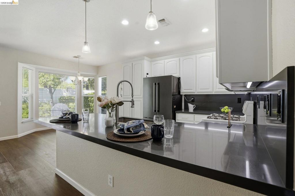 481 Coronation Dr