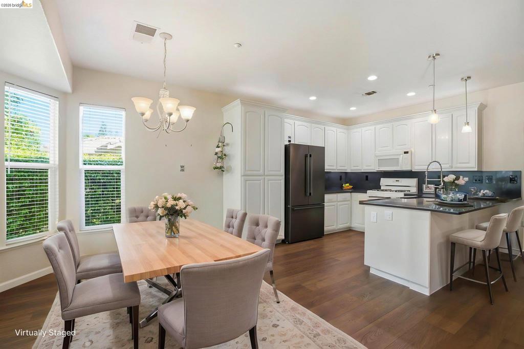 481 Coronation Dr