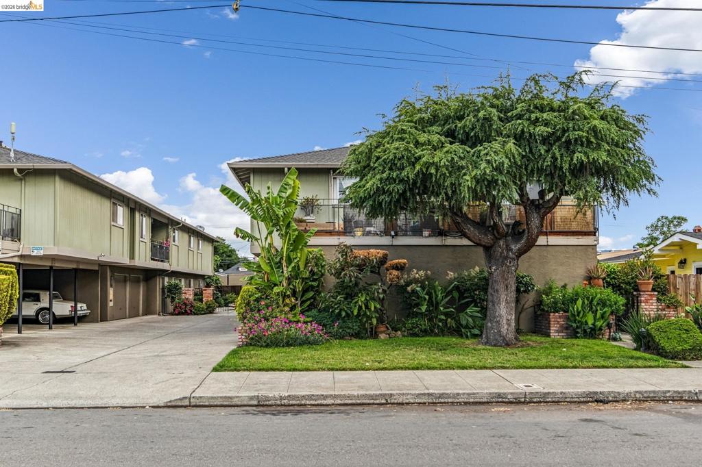 76 Oakes Blvd.