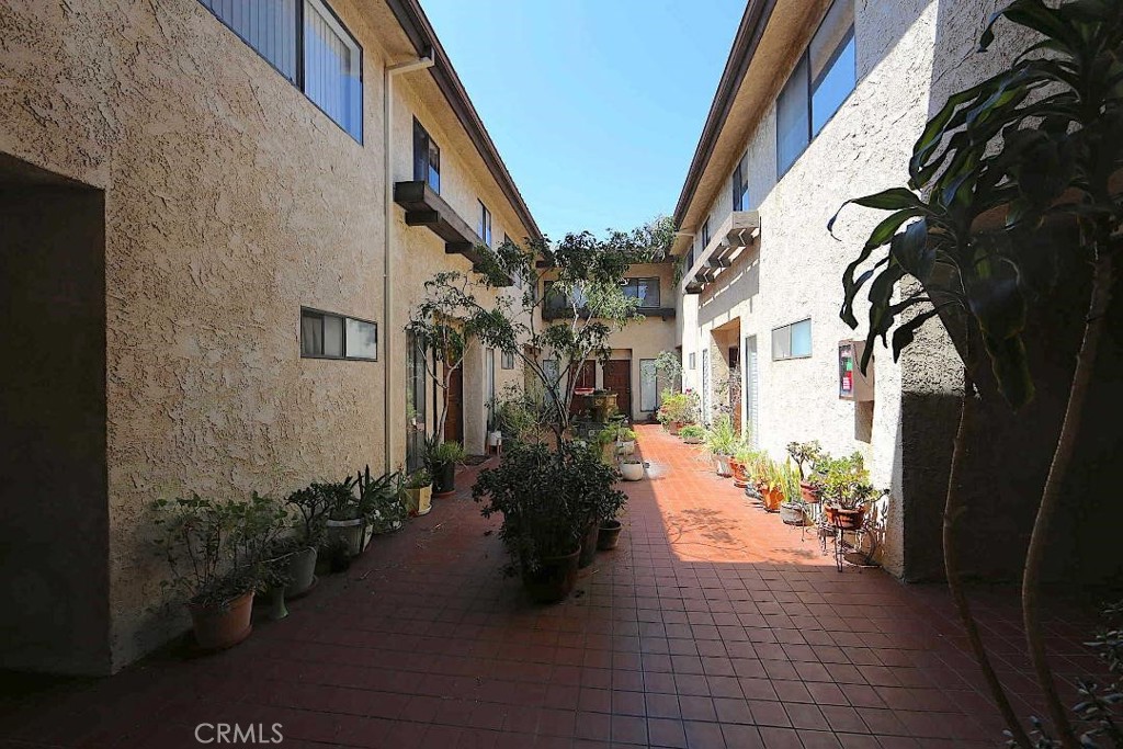1112 s meyler street 8