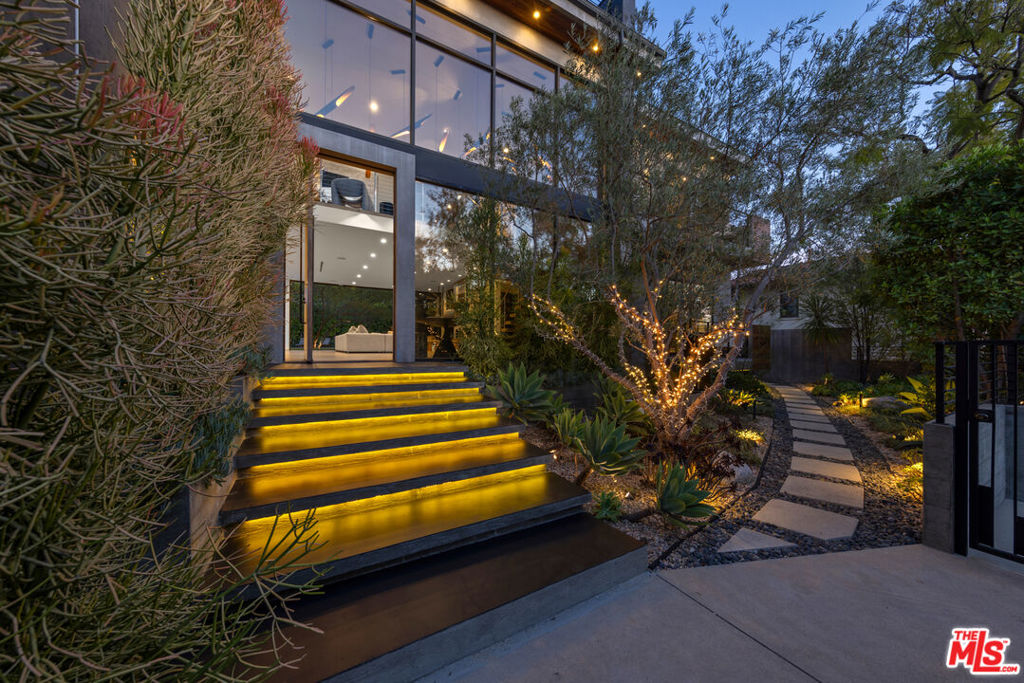 1632 Stradella Road
