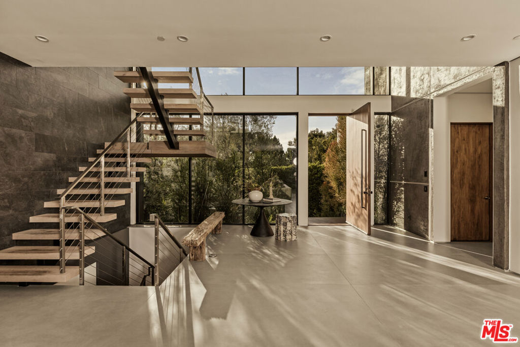 1632 Stradella Road