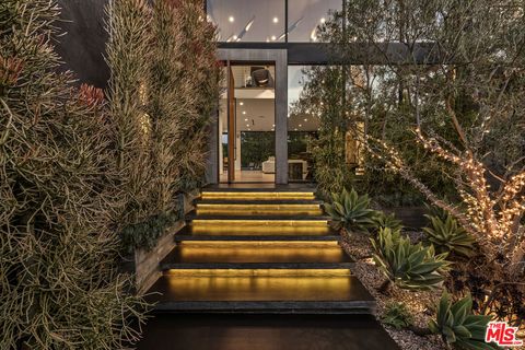 1632 Stradella Road Los Angeles CA 90077