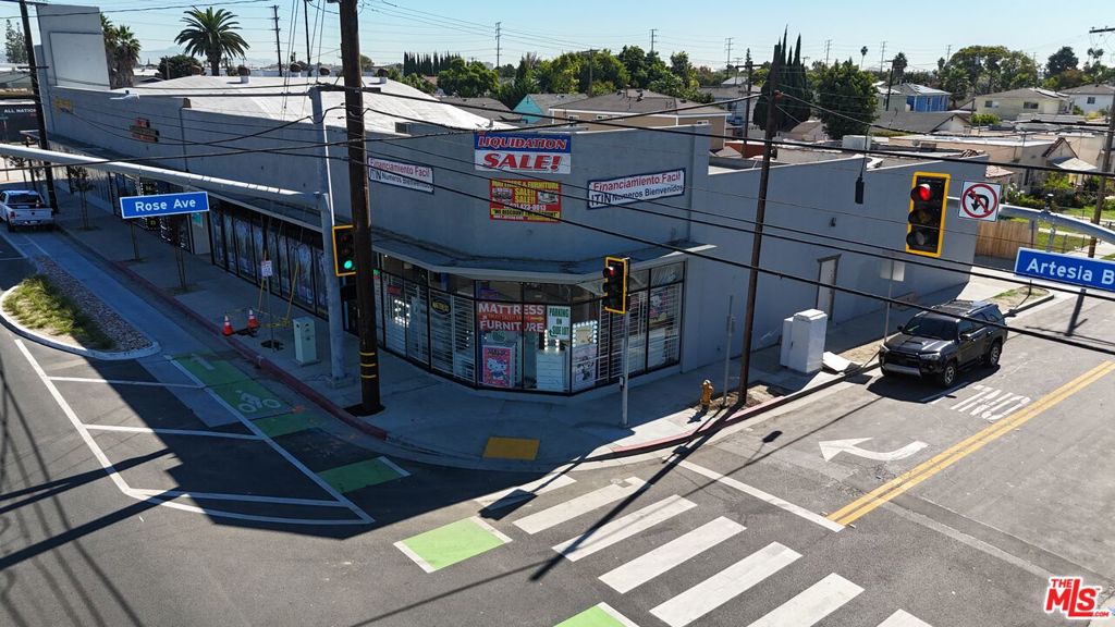 1804 E Artesia Boulevard