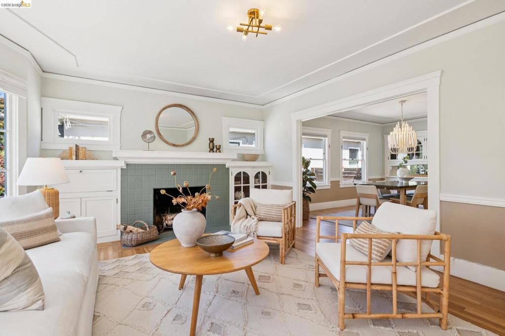 3027 Regent St