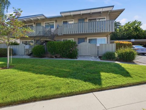 Photo of 607 Valley Forge Way #4, Campbell, CA 95008 (MLS # ML82044517)