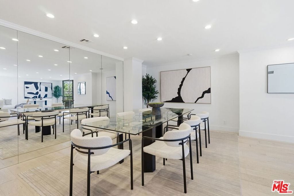 Photo of 150 N Almont Drive #301, Beverly Hills, CA 90211 (MLS # 26849971)