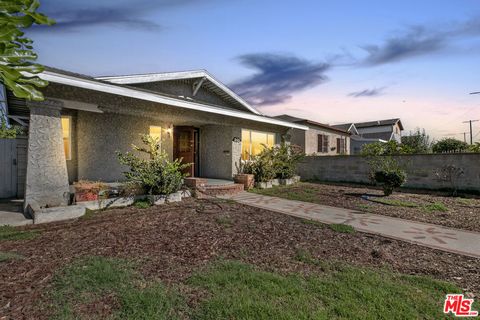 Photo of 945 W 54th Street, Los Angeles, CA 90037 (MLS # 26672111)